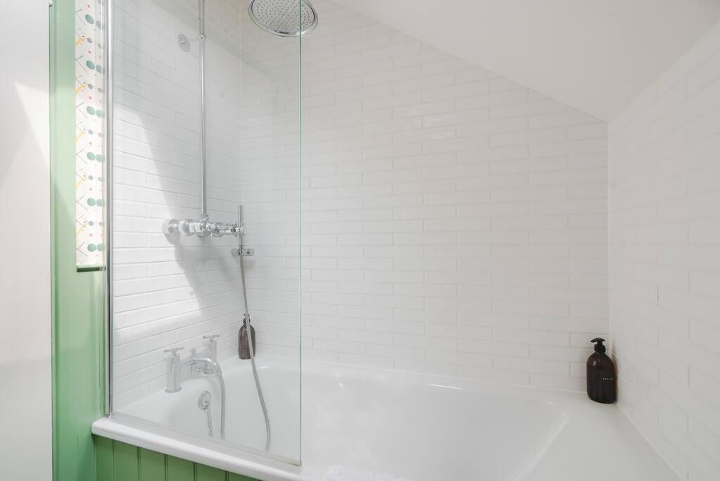 Adorable 2 Bedroom Guest House Hawkhurst Esterno foto