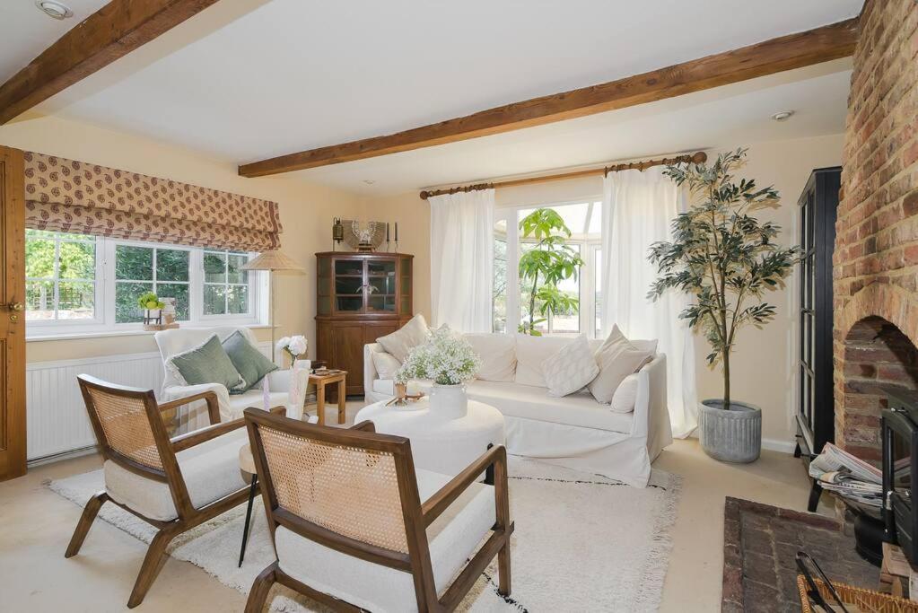 Adorable 2 Bedroom Guest House Hawkhurst Esterno foto